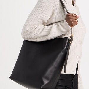 Madewell - The essential bucket tote in leather
